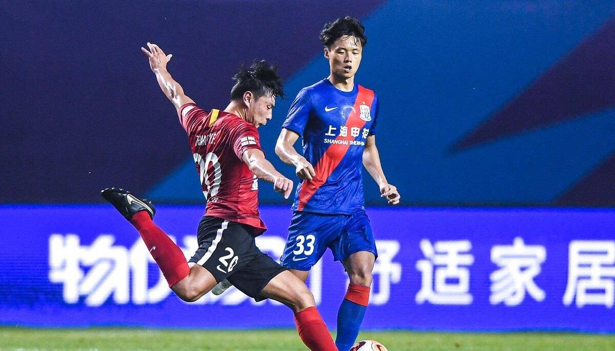 本泽马五连胜继续领跑积分榜，申花主帅陷下课危机！